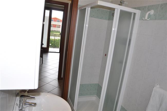 Bagno Con Doccia E Lavatrice.Lady Anna 15 M0230430589 Lazise Appartamenti Vacanze Sul Lago Di Garda